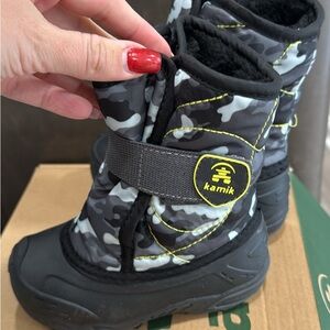 Kamik toddler size 8 snowbug 6 Camo Snow Boots with Black and Gray